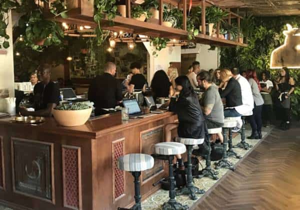 לראשונה בארה"ב: "קופי שופ" נפתח בווסט הוליווד