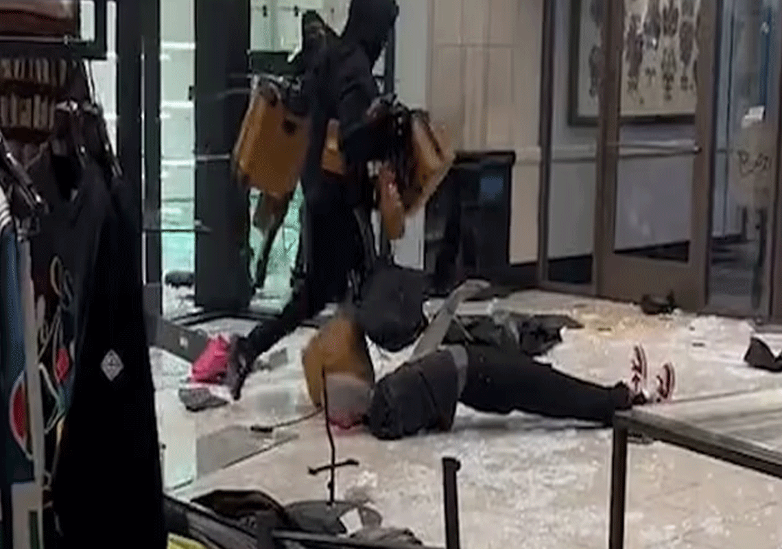 שוטרי לוס אנג'לס במתקפה חריפה נגד הרשויות: "מדיניות ה'אפס דולר ערבות' מזמינה את הפורעים לבזוז את מרכזי הקניות"