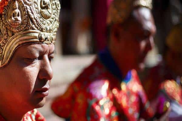 מחוללי החכמה: הכתרים שמעניקים לחובשיהם סגולות מיוחדות מוצגים כעת בניו יורק