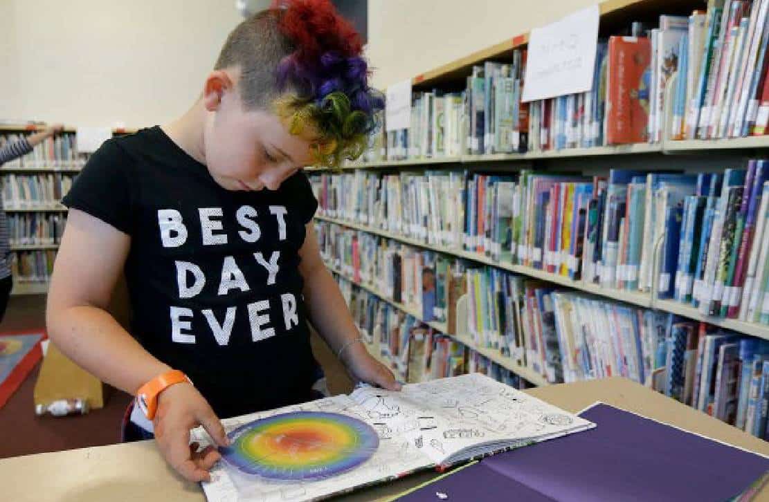 "74% מהספרים שהשמאל טוען ש"נאסרו" עדיין נמצאים בספריות בתי הספר‏