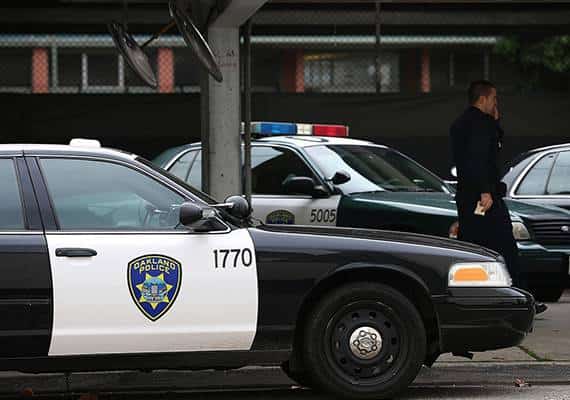 צפון קליפורניה: חיפושים נרחבים אחר חשוד בהשלכת מטען חבלה על שוטרים