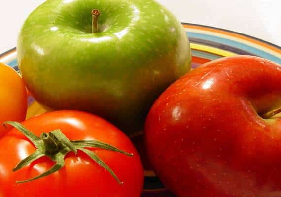 תפוחים ועגבניות- תרופה טבעית לנזקי עישון 