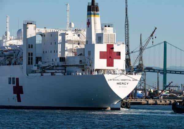 לוס אנג'לס: חייל באוניית בית חולים אובחן כחולה קורונה