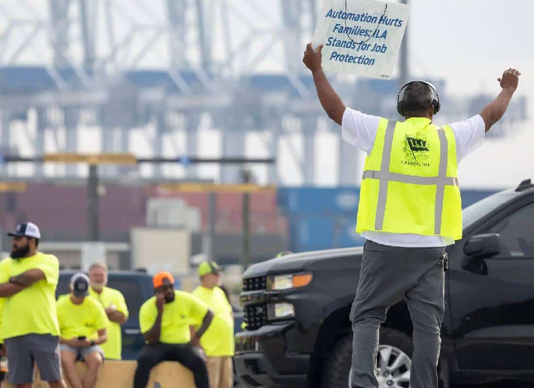 הסכם זמני מסיים את שביתת עובדי הנמלים 