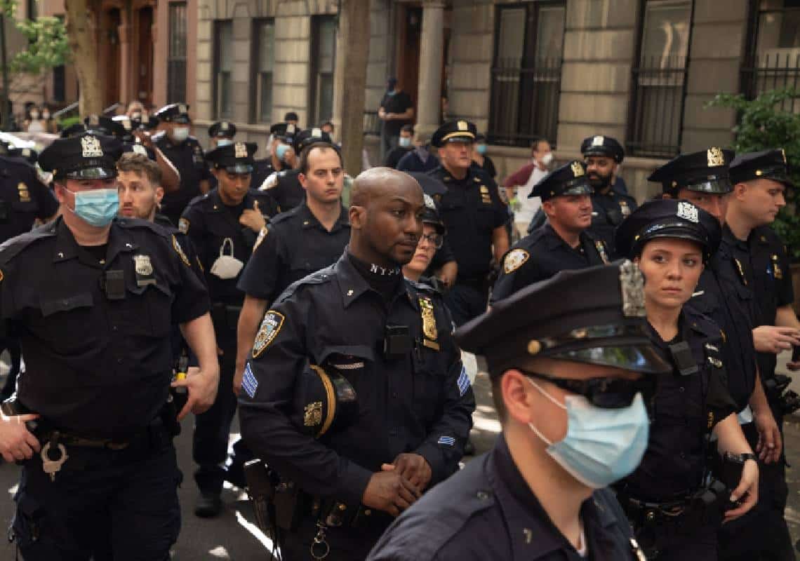 עיריית ניו יורק חושפת: אלפי עובדים הוצאו לחל"ת בעקבות חובת החיסונים