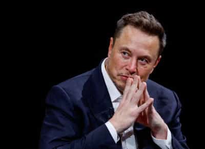 טסלה מעניקה למאסק מניות בשווי 29 מיליארד דולר בניסיון נואש שישאר בחברה