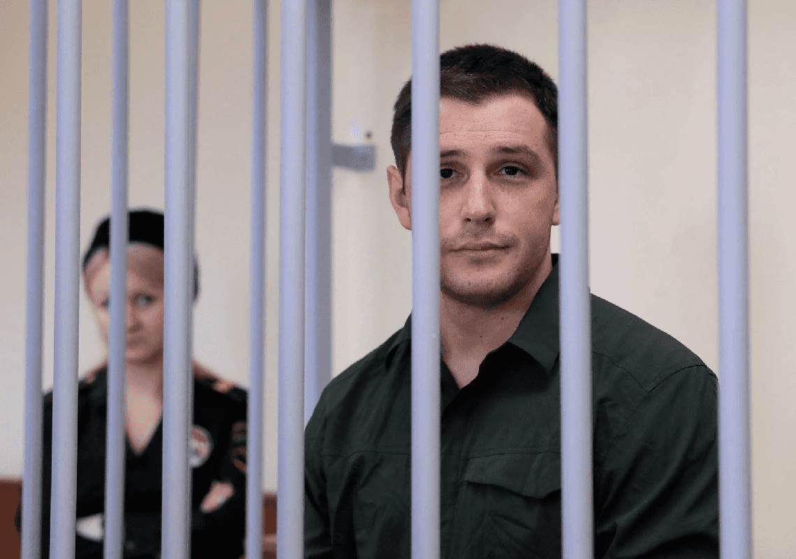 חייל מארינס לשעבר שמרצה תשע שנות מאסר ברוסיה – פתח בשביתת רעב