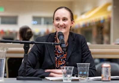 כשבוע וחצי לאחר הבחירות: פעילת שמאל סוציאליסטית הוכרזה כראשת העיר הבאה של סיאטל