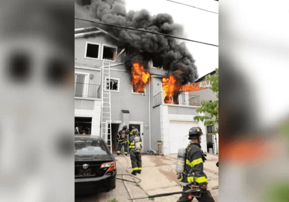 סטטן איילנד: 4 כבאים נפצעו קשה ו-16 קל בשריפת ענק