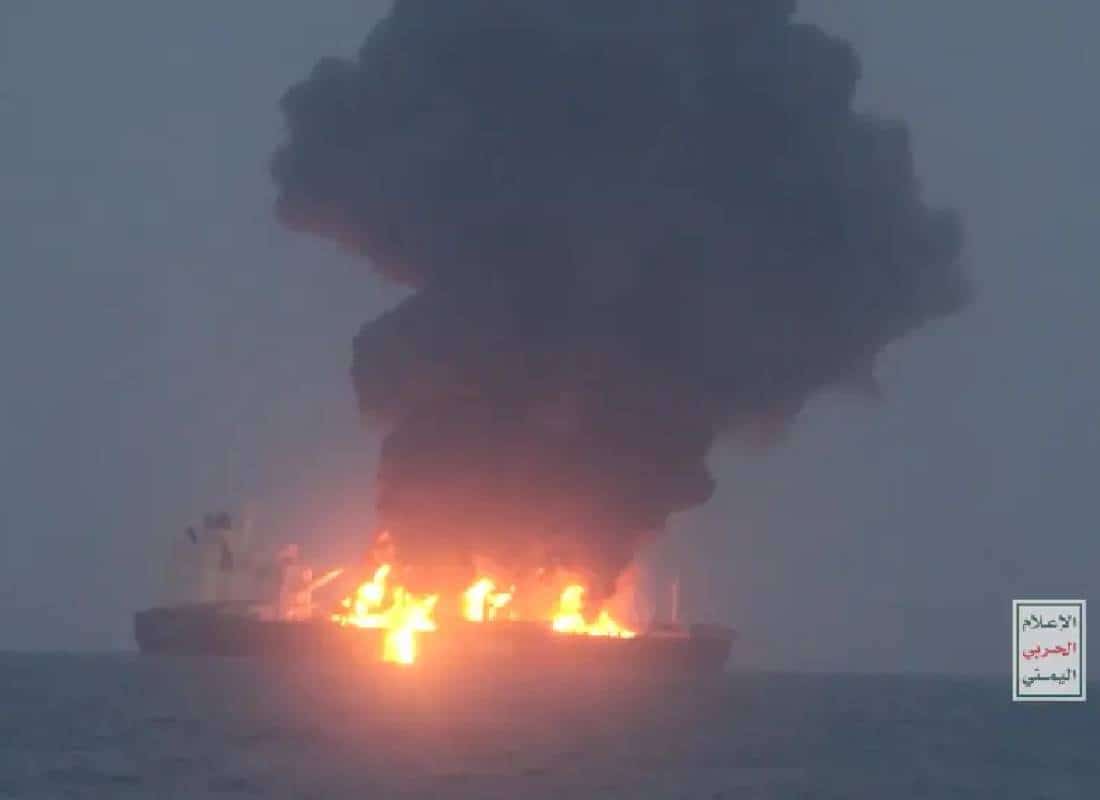 החות'ים לועגים לארה"ב בסרטון המתעד תקיפת ספינת נפט יוונית בים האדום