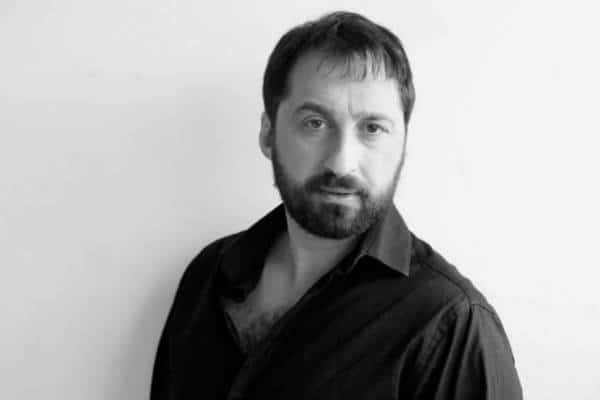 "כלב בן כלב" זו כבר לא קללה: ממוקה, הלא הוא גרא סנדלר, מגיע להרים לכם בנשף פורים, בלוס אנג'לס