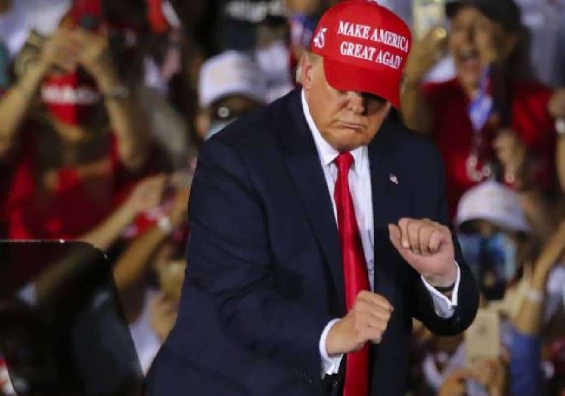 "הוא חוזר עם פלטפורמה חברתית חדשה משלו, חוקי המשחק יישתנו": יועצו הבכיר של טראמפ מבשר על חזרת הנשיא ה-45 לרשת