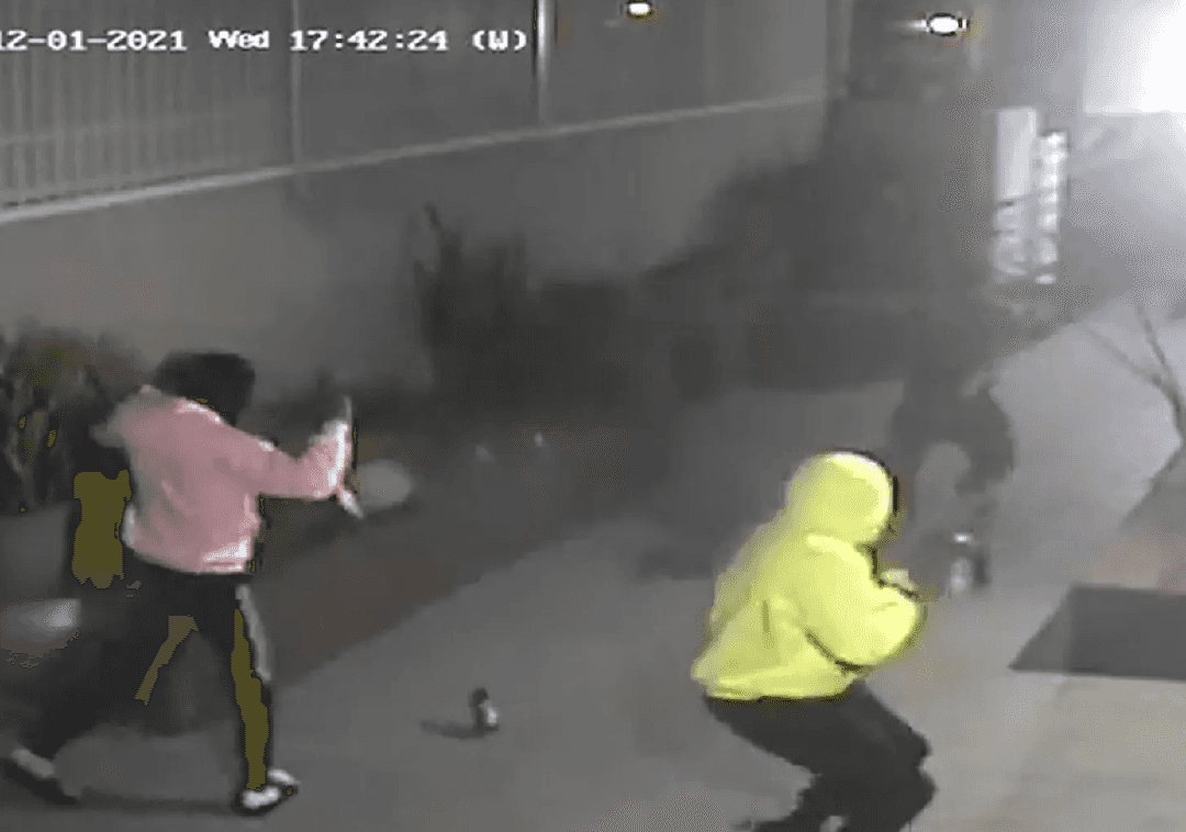 לוס אנג'לס: המשטרה פרסמה תיעוד משוד מזוין בהוליווד