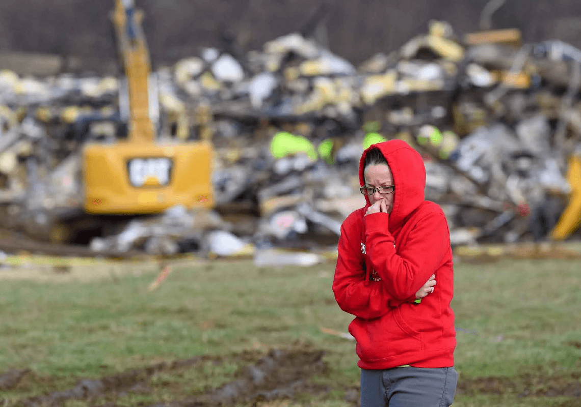 עובדים במפעל שהוחרב בטורנדו: "נאמר לנו שאם נעזוב את הבניין – נפוטר"