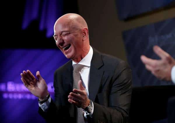 צוחק כל הדרך אל הבנק: הסכום הבלתי נתפס שג'ף בזוס הוסיף להונו ביממה האחרונה