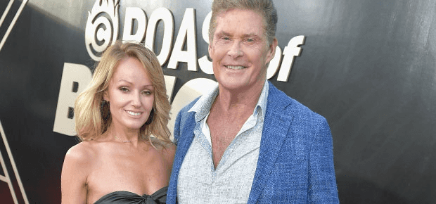  ללא הגבלת גיל: דיוויד הסלהוף בן ה-66 נישא לדוגמנית היילי רוברטס בת ה-38