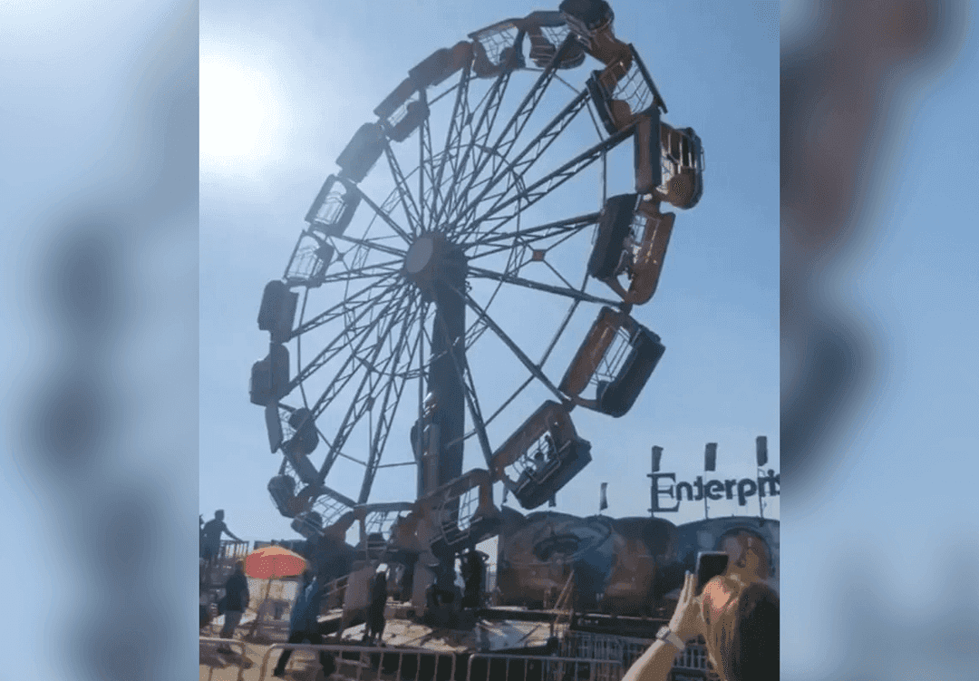 סיוט ביריד פלורידה: מבלים נתקעו הפוכים באוויר עקב תקלה במתקן שעשועים 