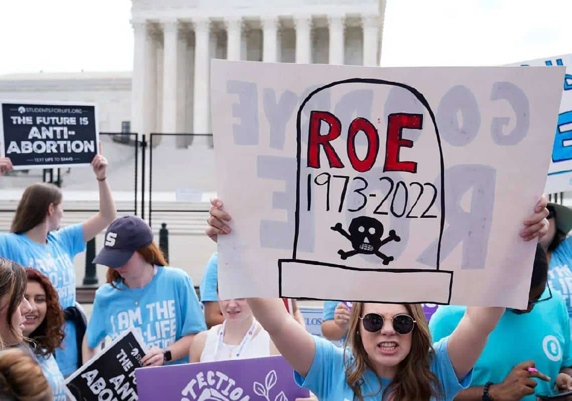  'רו נגד וויד' - הסוף: העליון פסל עצמו מלדון בהפלות, החזיר את ההליך למדינות, וקבע תקרת זמן של 15 שבועות