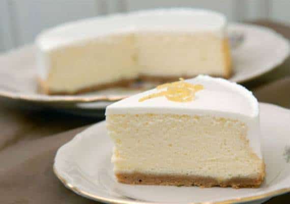 אין חגיגה בלי עוגה: מתכונים לעוגה ולכדורי גבינה לשבועות שכולם יאהבו