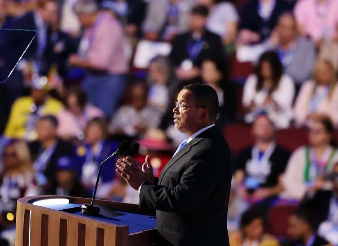 הדמוקרטים נערכים למלחמה חדשה בטראמפ - והפעם בלי כובעים ורודים