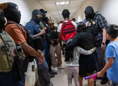 כבישים קפואים בפלורידה: איך אפליקציות ניווט הפכו לכלי התרעה על פשיטות גירוש