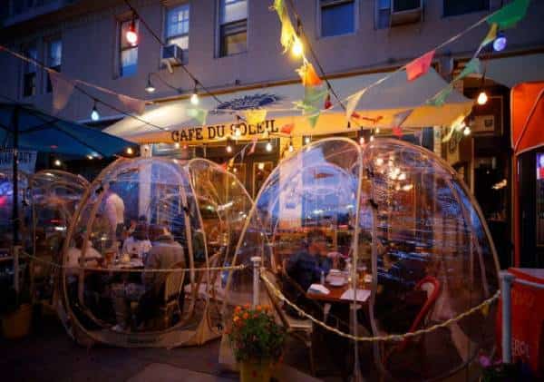 חשבתם שטרנד האוכל החדש בטוח? תחשבו שוב, רופאים מזהירים "הבועות עלולות להגביר את הסיכוי לחלות בקורונה"