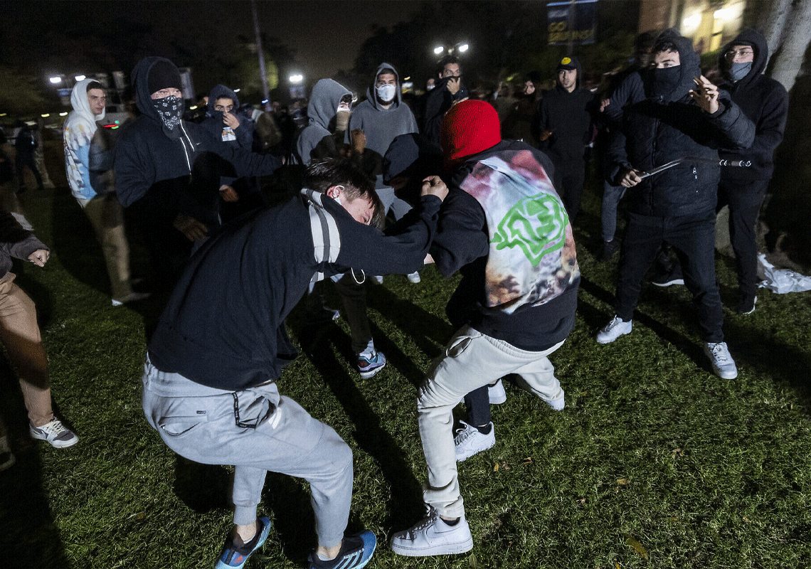 כוחות המשטרה וה-FBI בחיפושים אחר המעורבים בעימותים בין תומכי ישראל לפרו פלסטינים באוניברסיטה בלוס אנג'לס