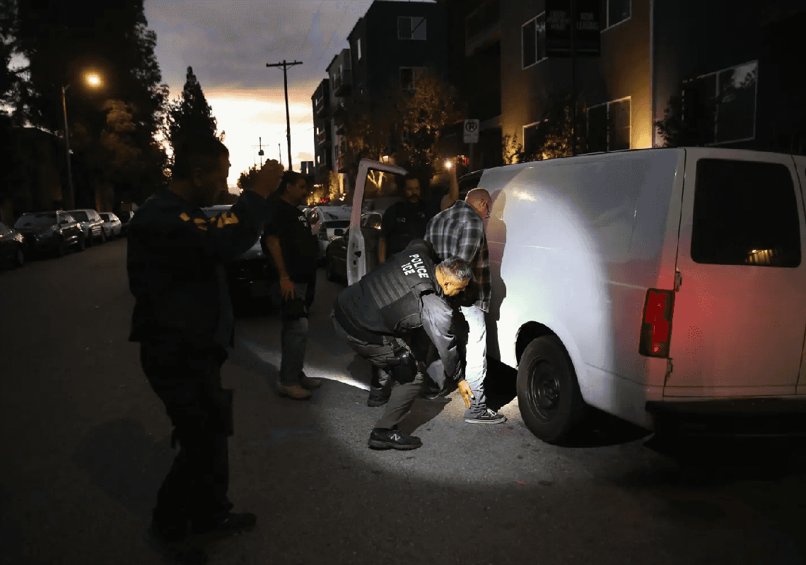 ההכנות לגירוש המוני: אלפי קציני ICE יועברו מהמשרד אל רחובות ערי המקלט