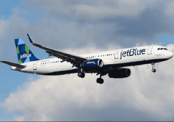 ניו יורק: דרמה ב-JFK - טיסה שעמדה להמריא ללוס אנג'לס איבדה קשר עם המגדל, והוקפה מיד בשוטרים חמושים