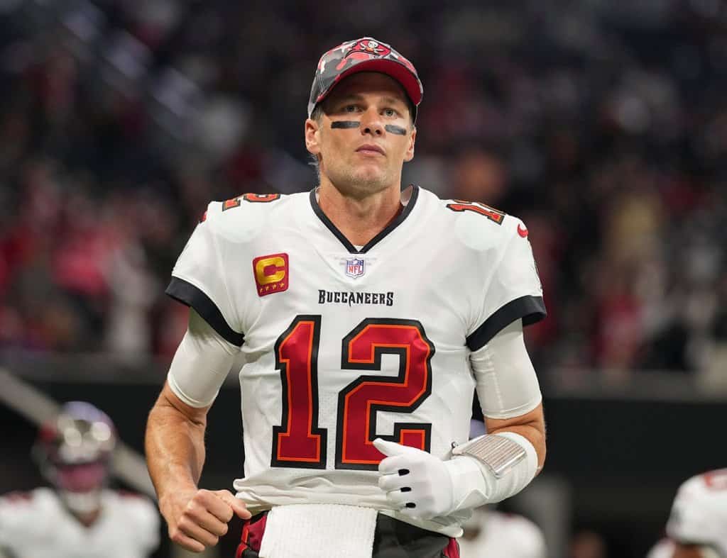 ערב מה שעשוי להיות המשחק האחרון בחייו - ‏שלוש קבוצות רודפות אחרי טום בריידי לעונה הבאה