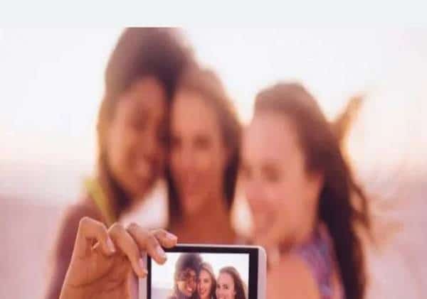 ה"סלפי" מגויס למען המודעות לסרטן בקרב מתבגרים – האם יצליח?