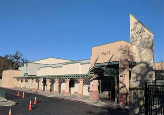 גל האלימות בבתי הספר ממשיך: בן 12 נעצר לאחר שדקר תלמיד בלוס אנג'לס