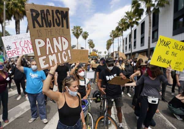 השקט שלפני הסערה? הפגנות החלו מחוף לחוף