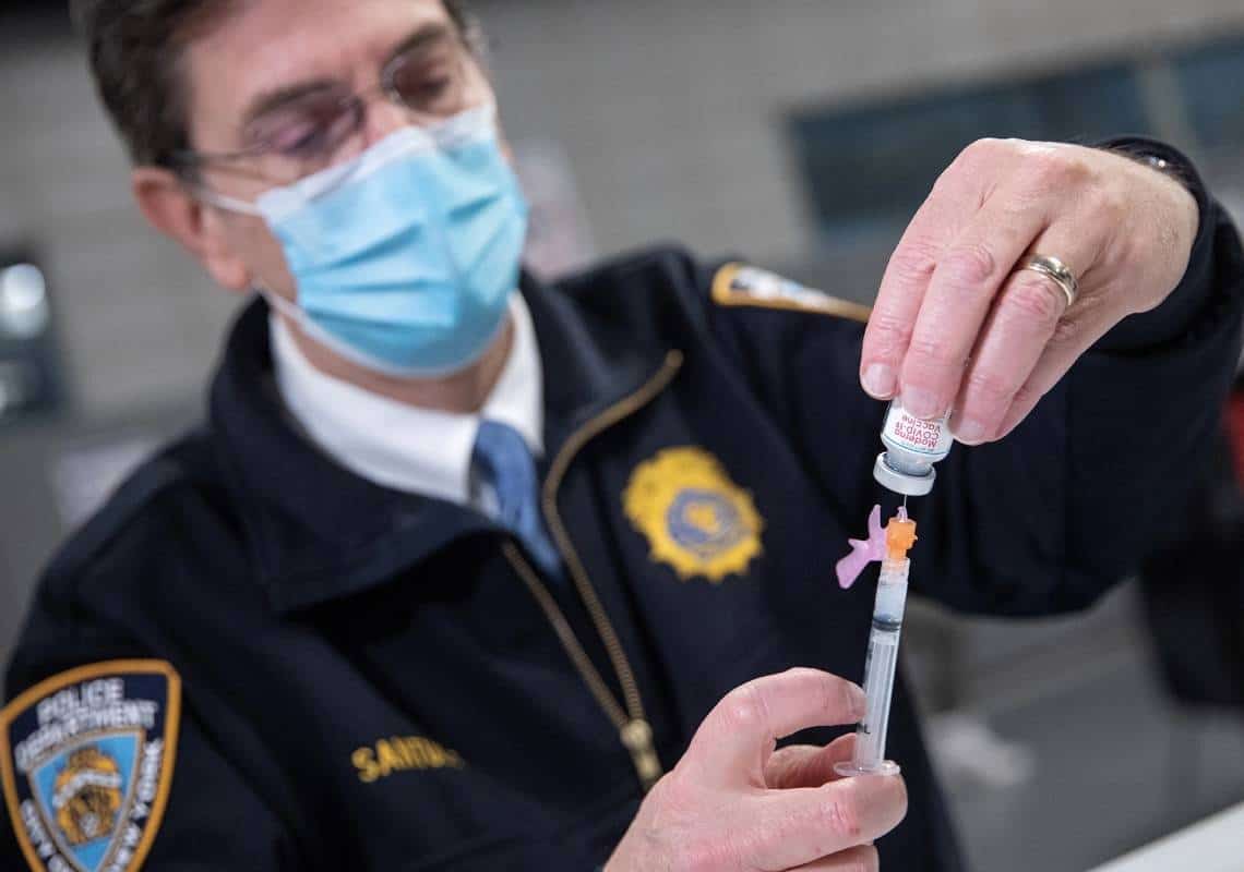 החל מהיום: עיריית ניו יורק צפויה לפטר אלפי עובדים שמסרבים להתחסן