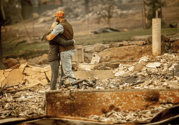 מתגברים את צוותי איתור הנספים: 42 הרוגים בשריפת קאמפ