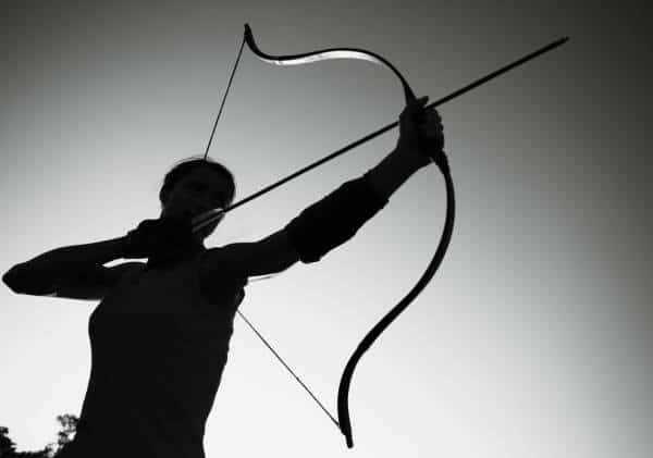 צפון קליפורניה: 2 הומלסים הותקפו בחץ וקשת, חיפושים נרחבים אחר החשוד