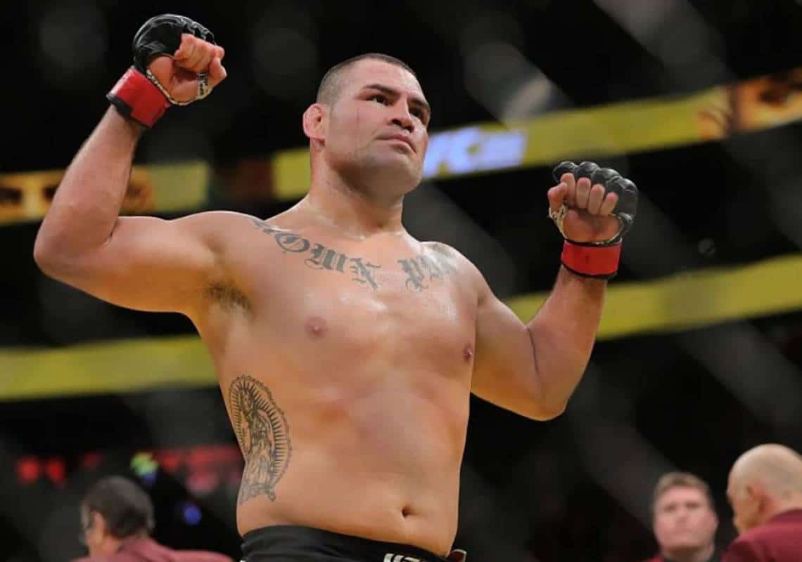 קליפורניה: אלוף ה-UFC לשעבר מואשם בניסיון רצח