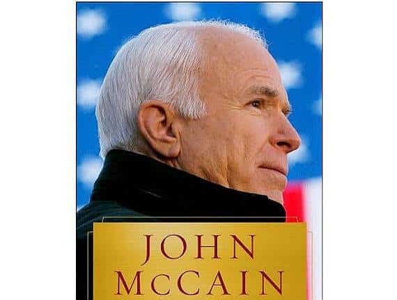 מה מזעזע כל כך אצל טראמפ? על כך ועל זיכרונות מהולים בפוליטיקה אמריקנית בספר חדש של ג'ון מקיין  