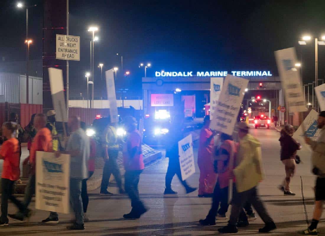 מכה לכלכלה: שביתת הנמלים מקפיאה את משלוחי הסחורות בחוף המזרחי