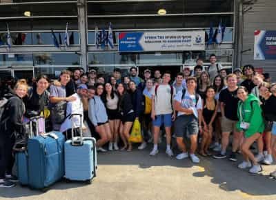 בלב המלחמה: 1,500 צעירים אמריקנים בפרוייקט "תגלית" פונו בספינת קרוזים לקפריסין תחת ליווי חיל הים