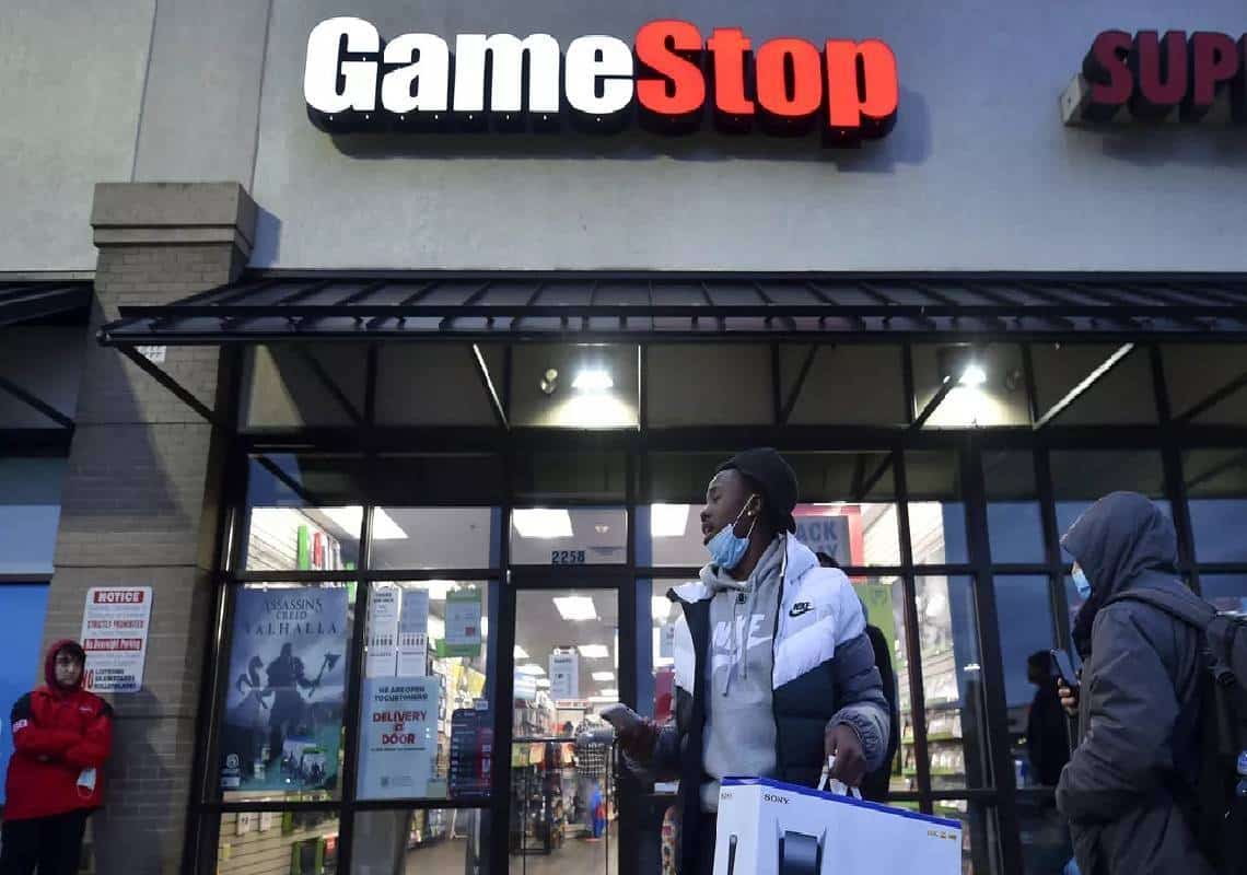 AMC ,GameStop מתרסקות: האם הגענו לסוף חגיגת השורטים בוול-סטריט? המניות בהם השקיעו אנשי Reddit בירידה
