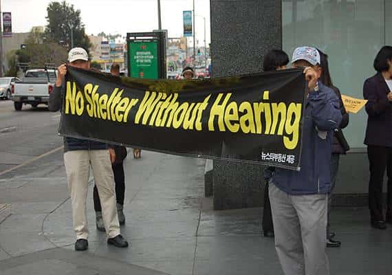 לוס אנג'לס: מפגינים חסמו רחובות במחאה על תכנית המקלטים לחסרי הבית