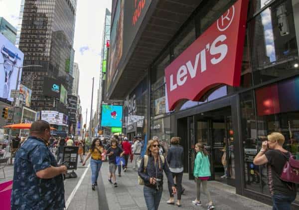 מנכס לנטל: מדוע חברות הענק נוטשות את סניפי הדגל?