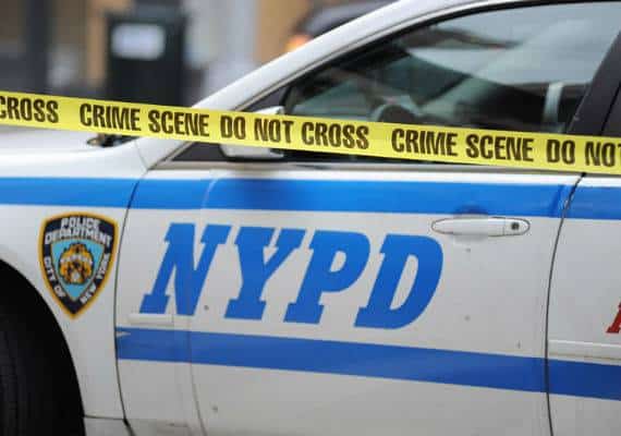 מבוכה למשטרת ניו יורק: בת 15 נמלטה מידי השוטרים לאחר שנעצרה - כשהיא אזוקה בידיה