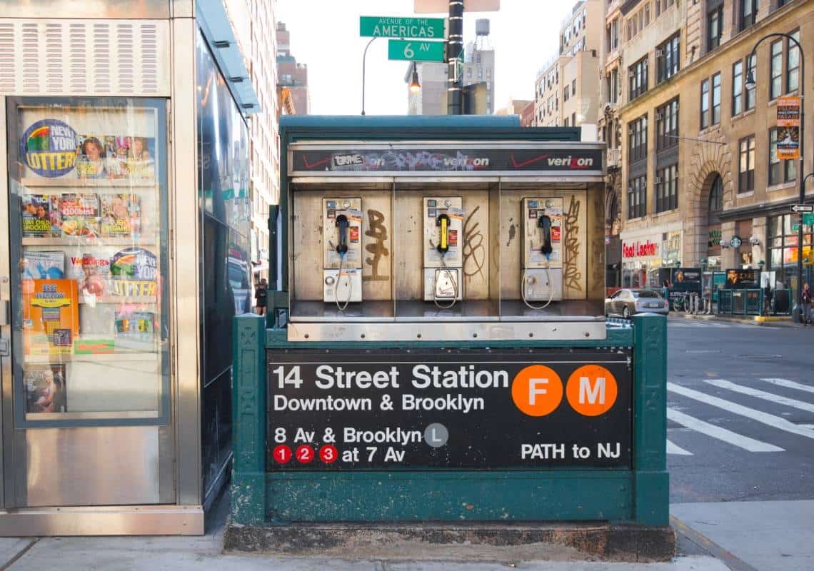 חשד לפשע שנאה בניו יורק: צעיר ממוצא אסייתי הותקף בפטיש בתחנת הסאבוויי