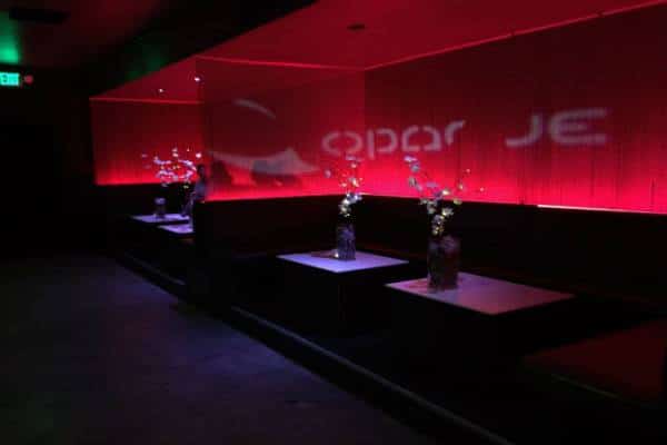 על עיוור: במסעדת Opaque מגישים מנות טעימות עם ריח נהדר, אך אי אפשר לראות אותן 