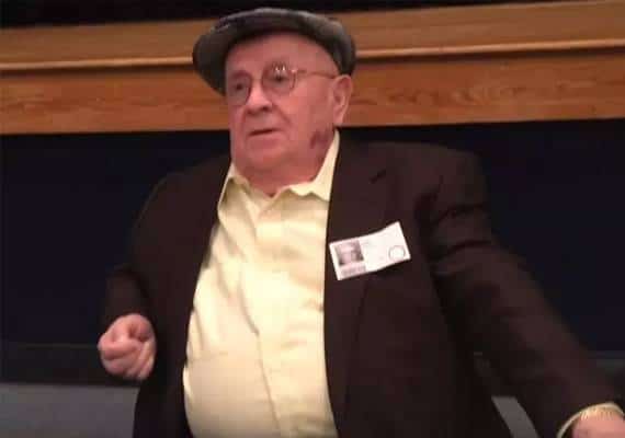 ניצול השואה שרד את הטבח בבית הכנסת: איחר בדקות ספורות לתפילה וחייו ניצלו בנס