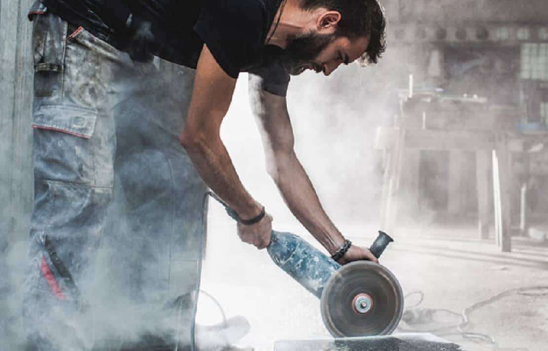 סכנת מוות בענף הקונסטרקשן בקליפורניה: ‏מחלת ריאות חשוכת מרפא הורגת עובדים בגילאי 20 עד 40