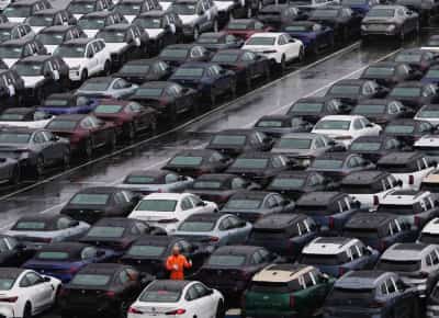 ארה״ב והאיחוד האירופי חותמים על הסכם סחר היסטורי: "מחיר כבד" למכוניות אירופיות