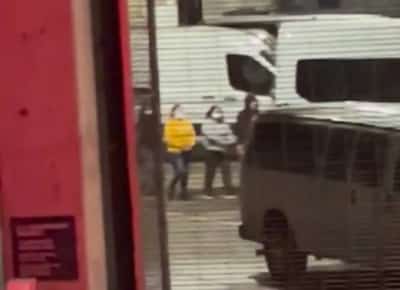 ילדים אזוקים וכבולים נתפסו במצלמה במעצר פדרלי בלוס אנג'לס